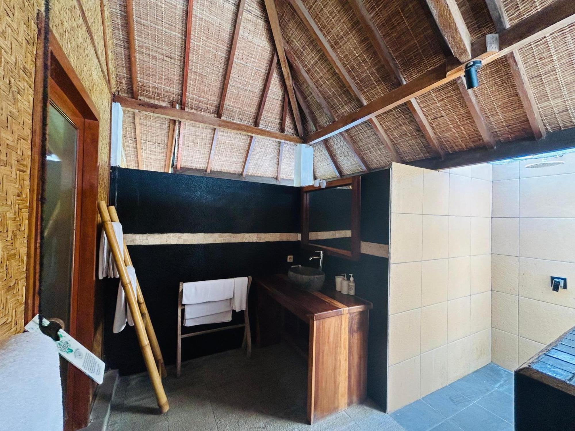 Scallywags Beach Club Gili Air Exterior foto